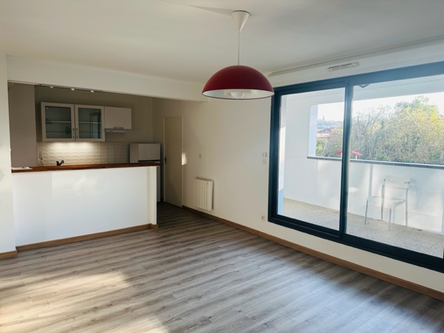 BORDEAUX Bastide – Appartement 3 pièces 58 m2 avec balcon et place de parking