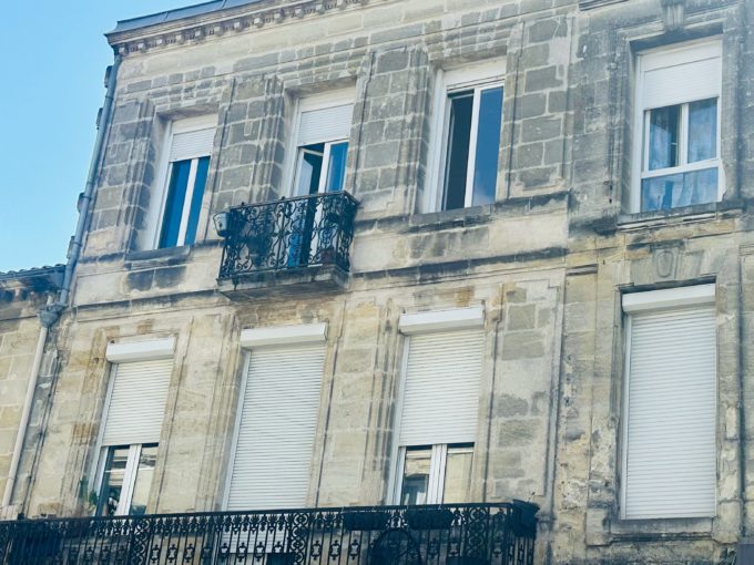 BORDEAUX – proche place de la Victoire – T2 avec balcon