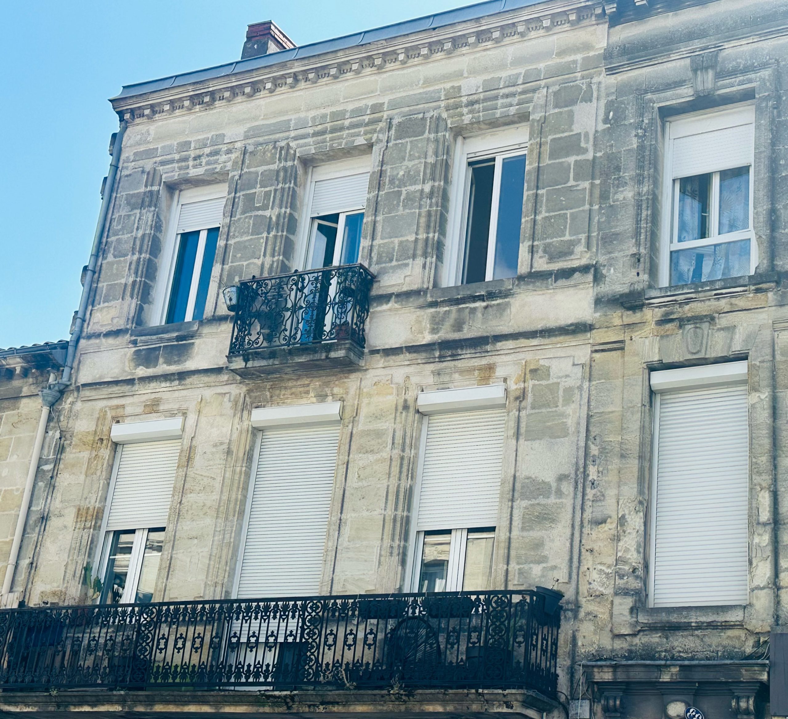 BORDEAUX – proche place de la Victoire – T2 avec balcon