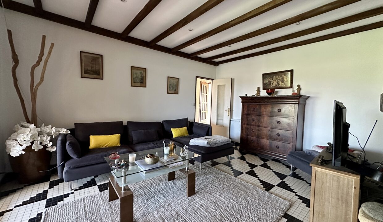 24c6de91aaab4cc9b79deb99432745ef